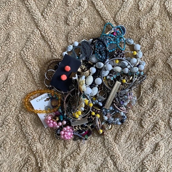 🍀Assorted Jewelry Bundle - Picture 2 of 2